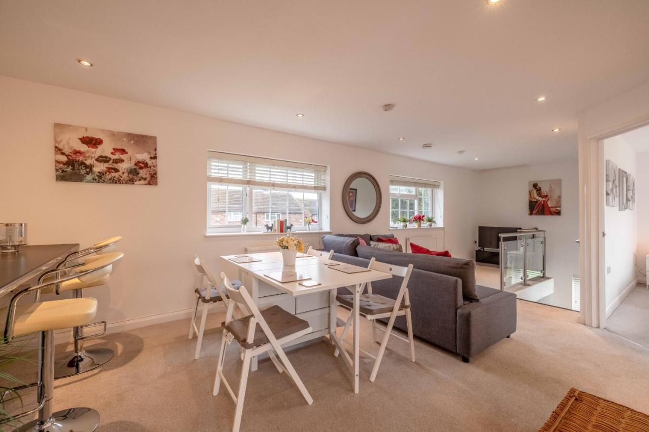 Windsor Wexham One Bedroom Home Sleeps Four Slough Exterior photo